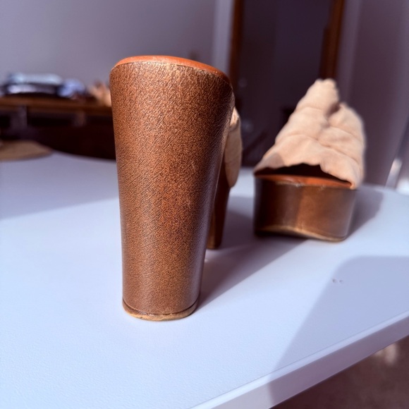 Bella Marie Taupe Suede Quilted Platform Mules - Size 7.5 - Picture 3 of 10